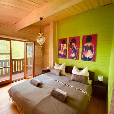 Holzhaus Auf 2000qm In Traumhafter Lage, Keine Partygruppen Ferienhaus *